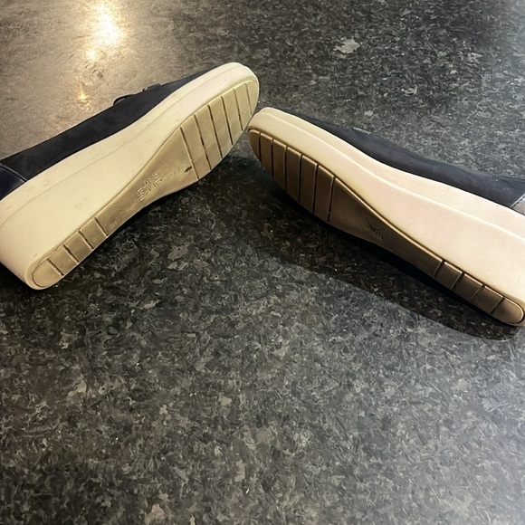 Naturalizer Women's Navy Samara Loafers - Picture 8 of 10